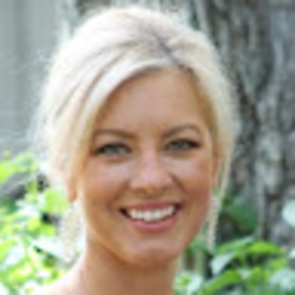 Meet your Posher, Laura - Picture 1 of 1